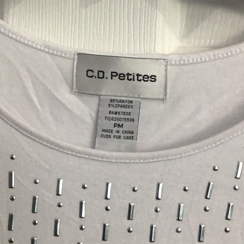C.D. Petites 3/4 Sleeve White Top with silver metallic design - petite Medium - Picture 3 of 5